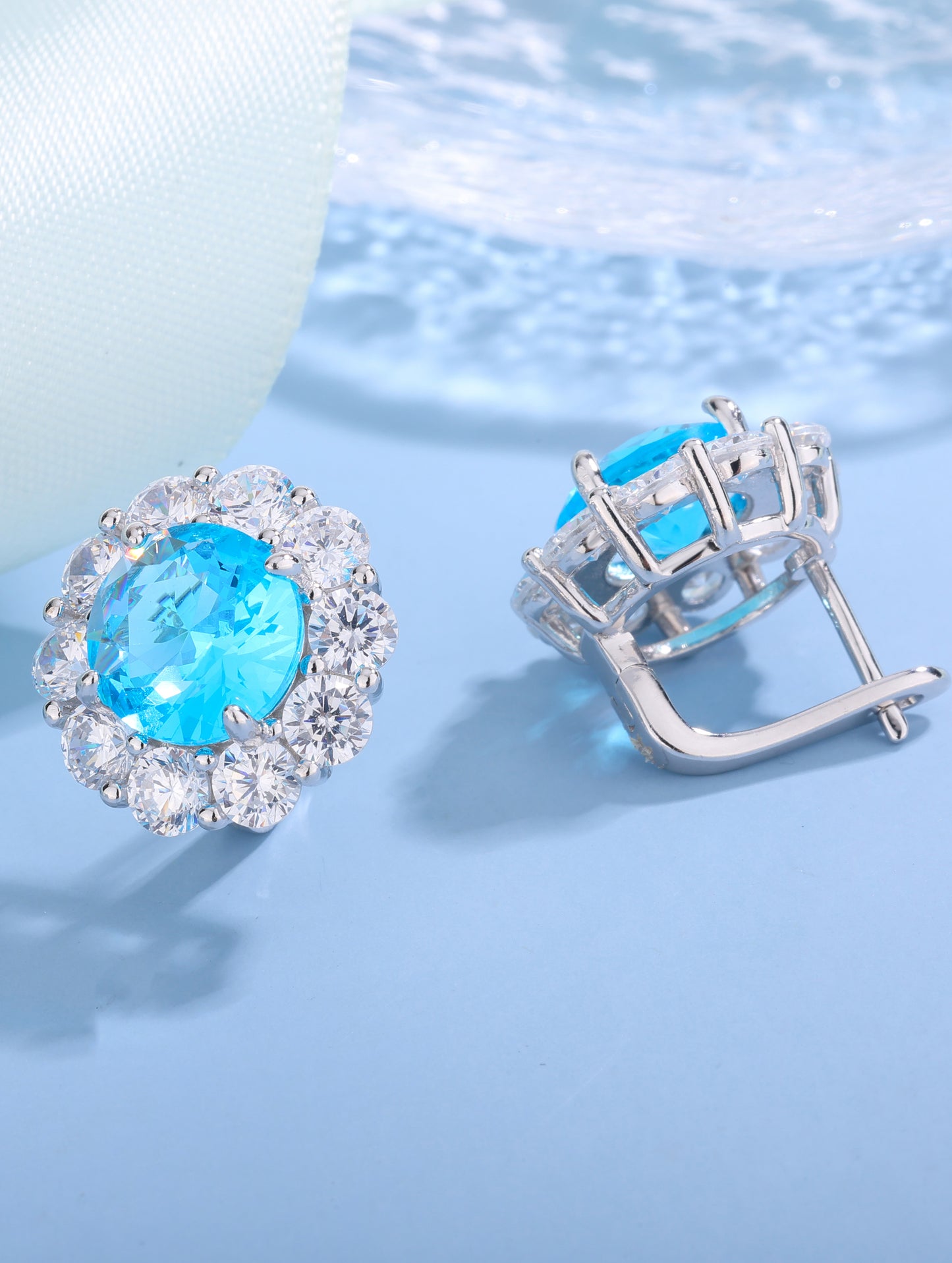 AQUA ROYAL HALO PENDANT SET