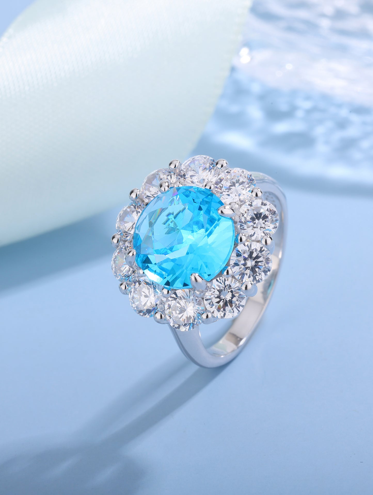 AQUA ROYAL HALO PENDANT SET