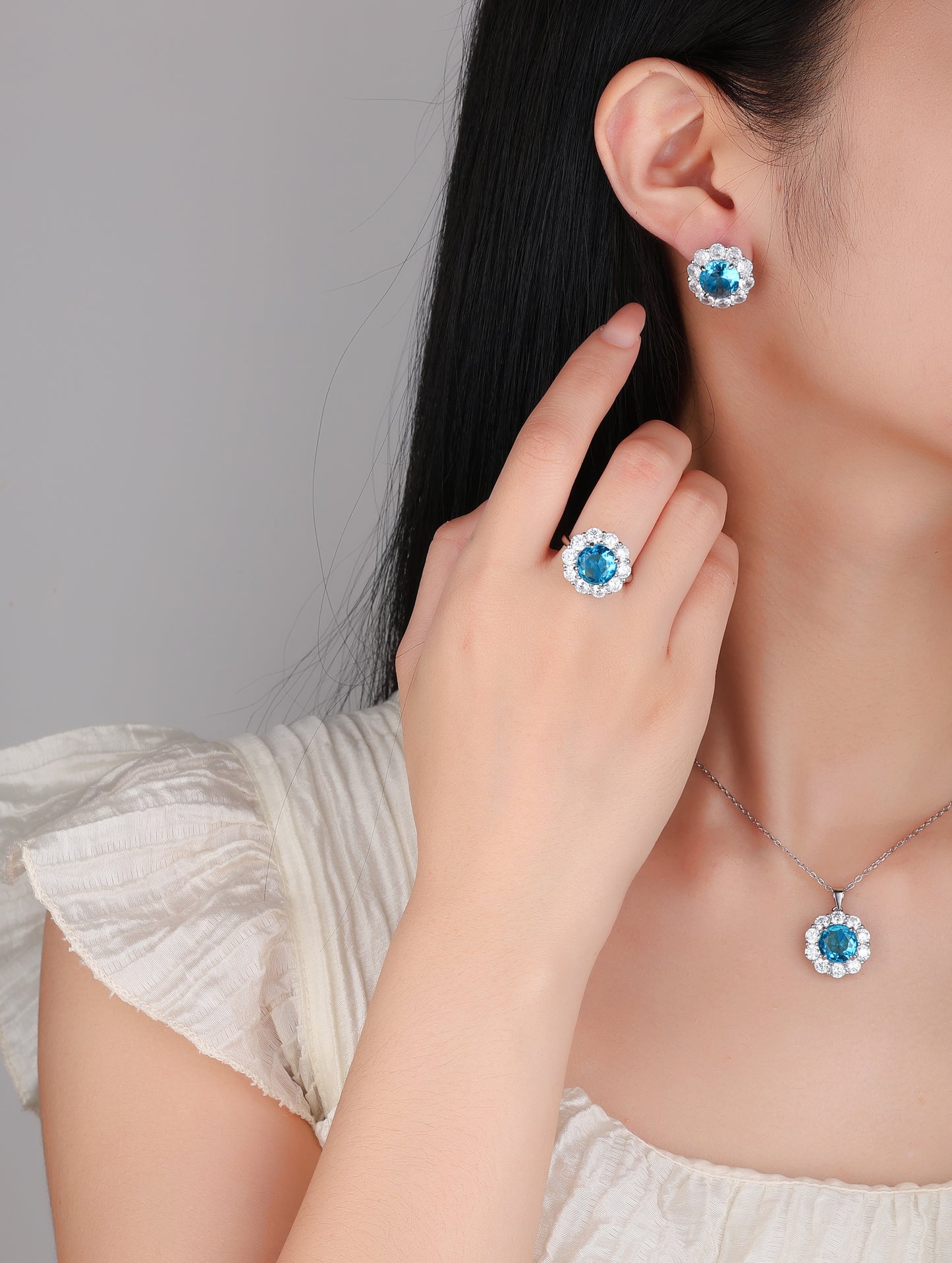 AQUA ROYAL HALO PENDANT SET