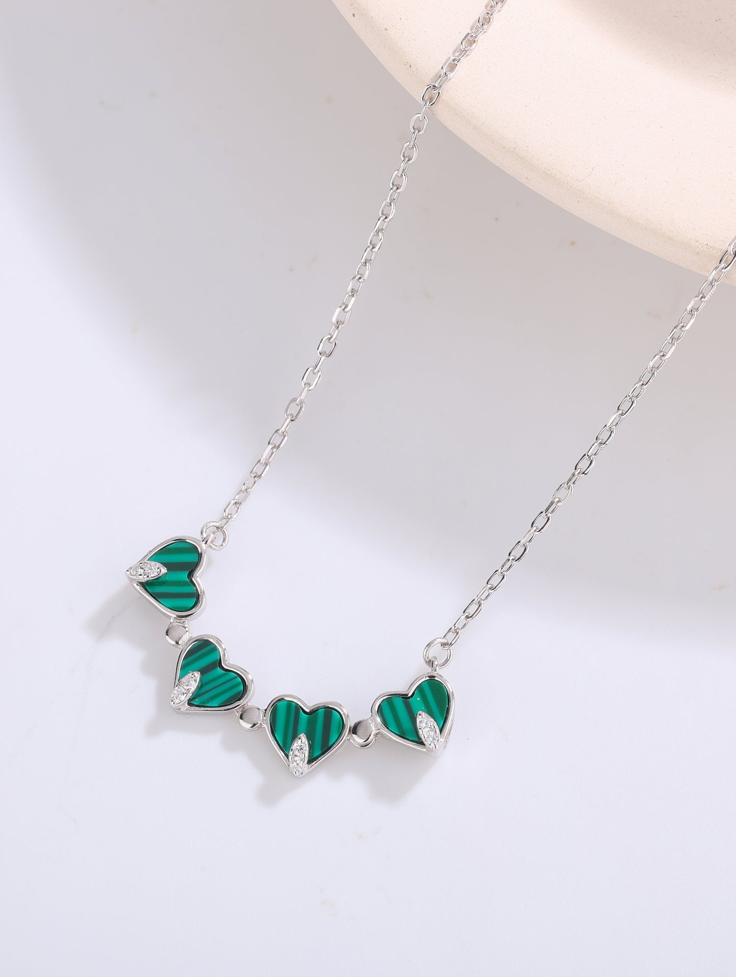 MAGNETIC CLOVER OF LOVE CHARM CHAIN