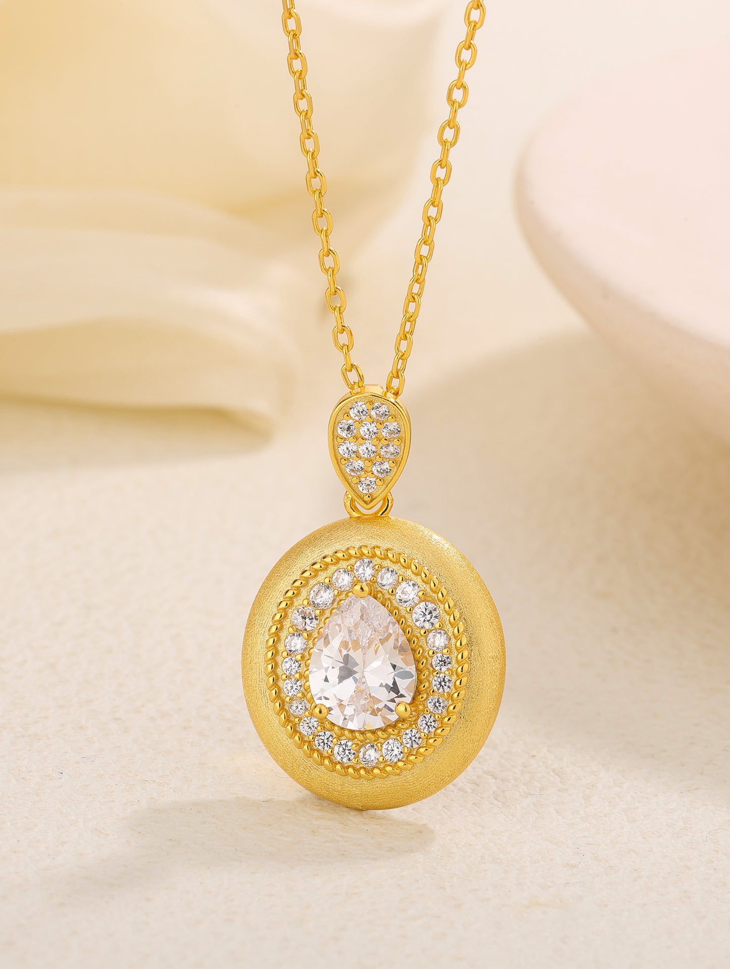 ROYAL PEARL DROPLET CHARM CHAIN