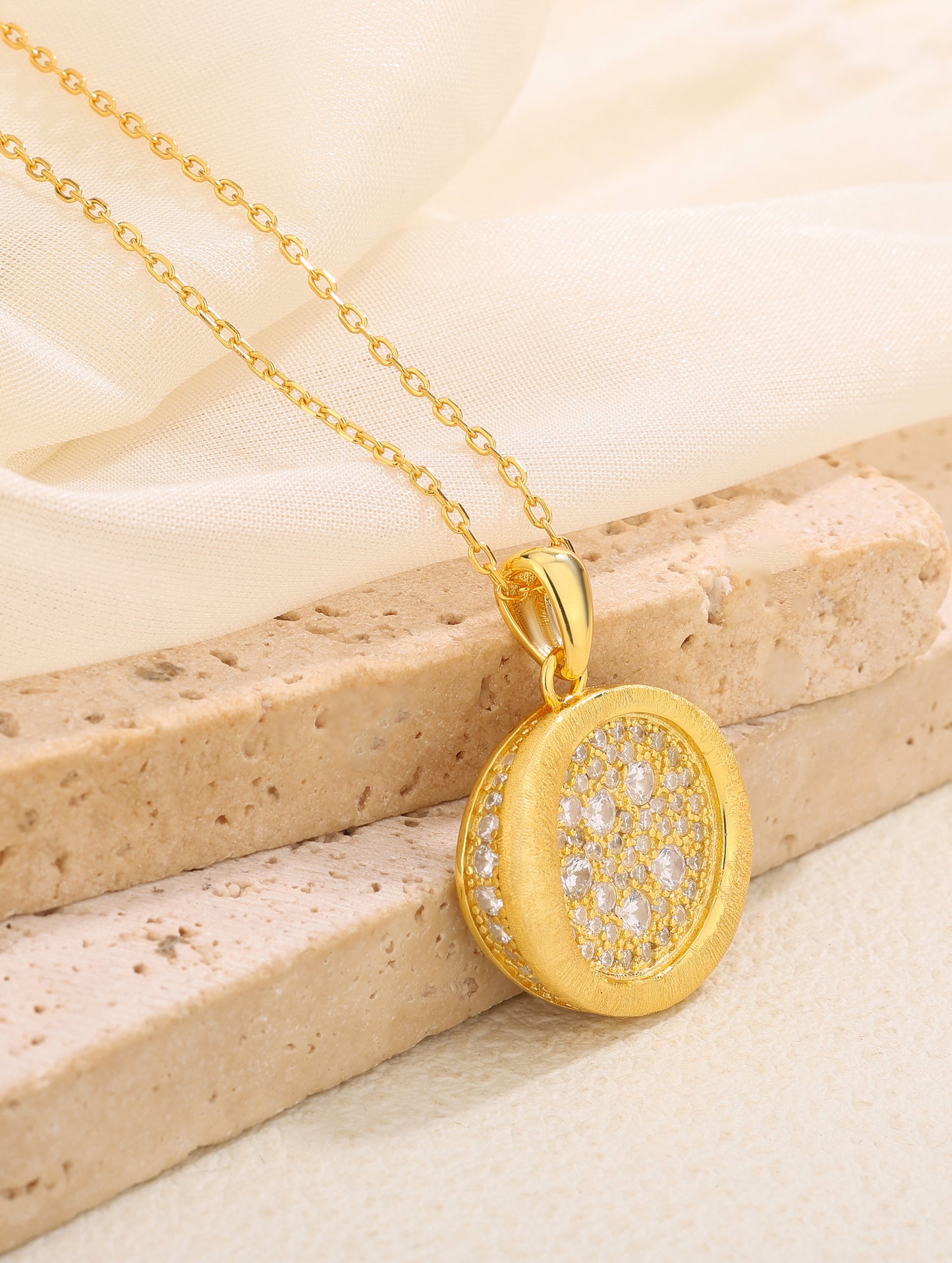 LUMINA HALO PENDANT CHARM CHAIN