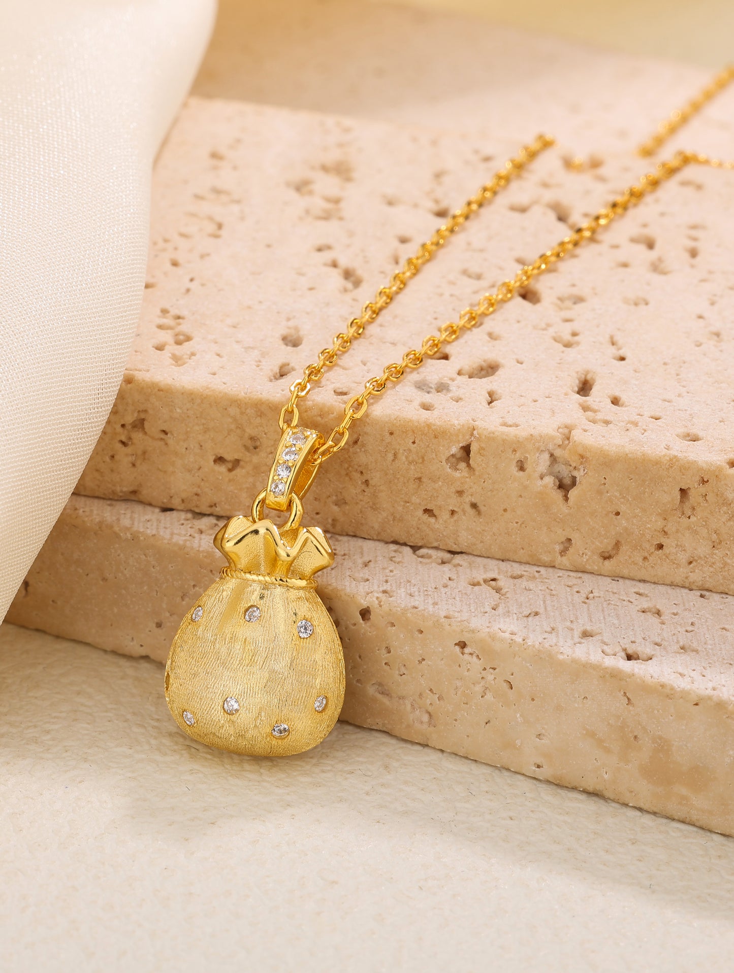 GOLDEN TREASURE POUCH CHARM CHAIN