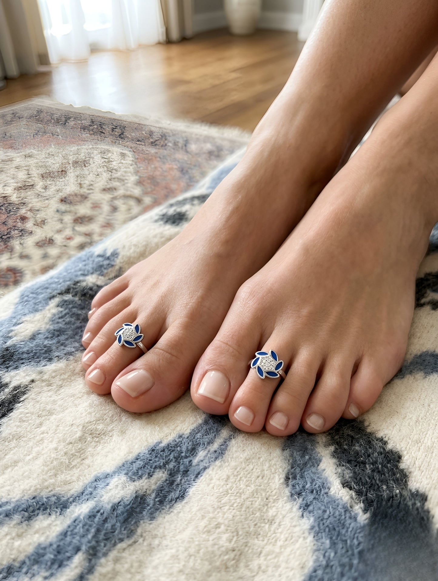 Royal Bloom Blue Silver Toe Ring