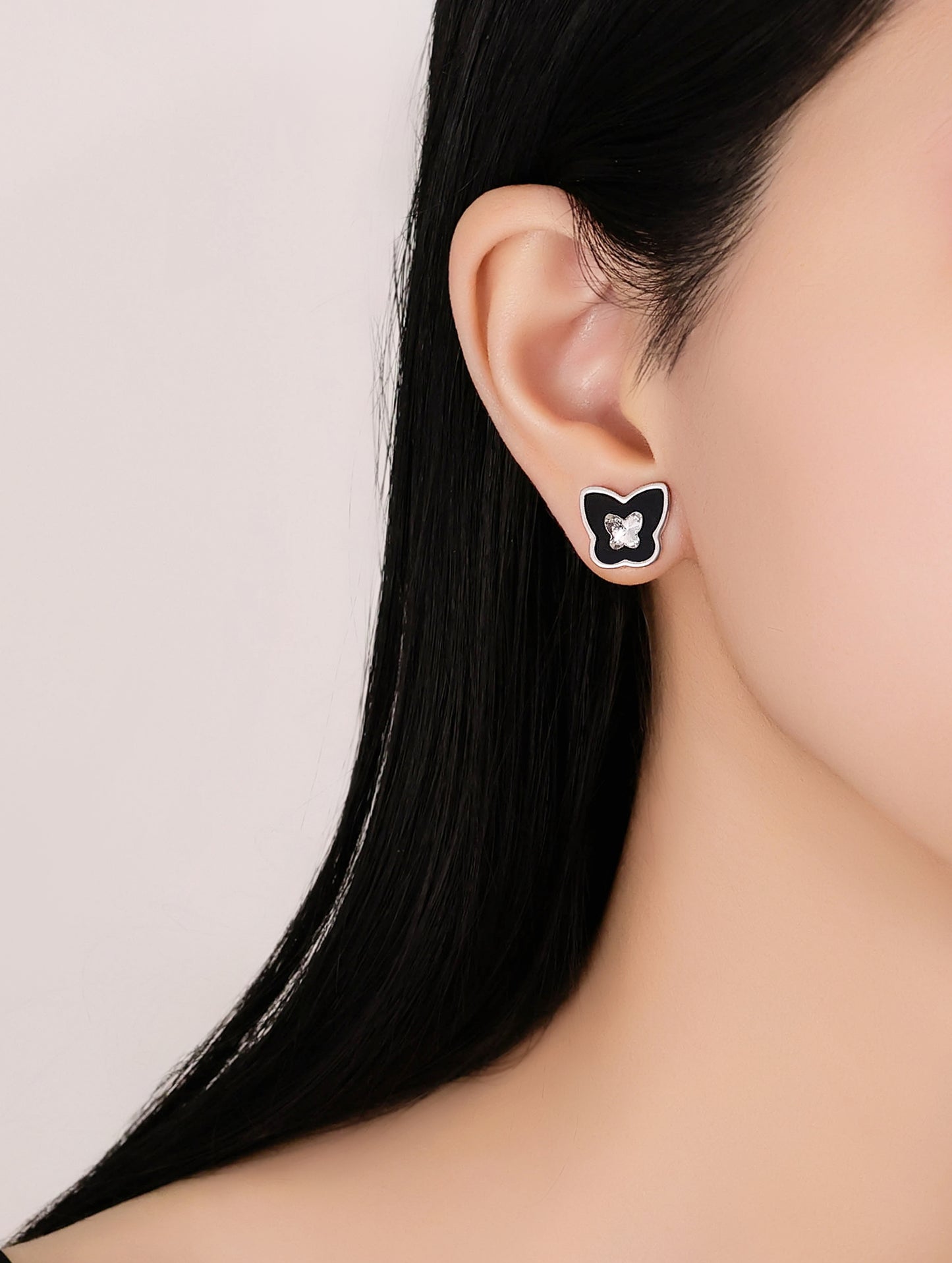 BLACK BLOOM STUD EARRINGS