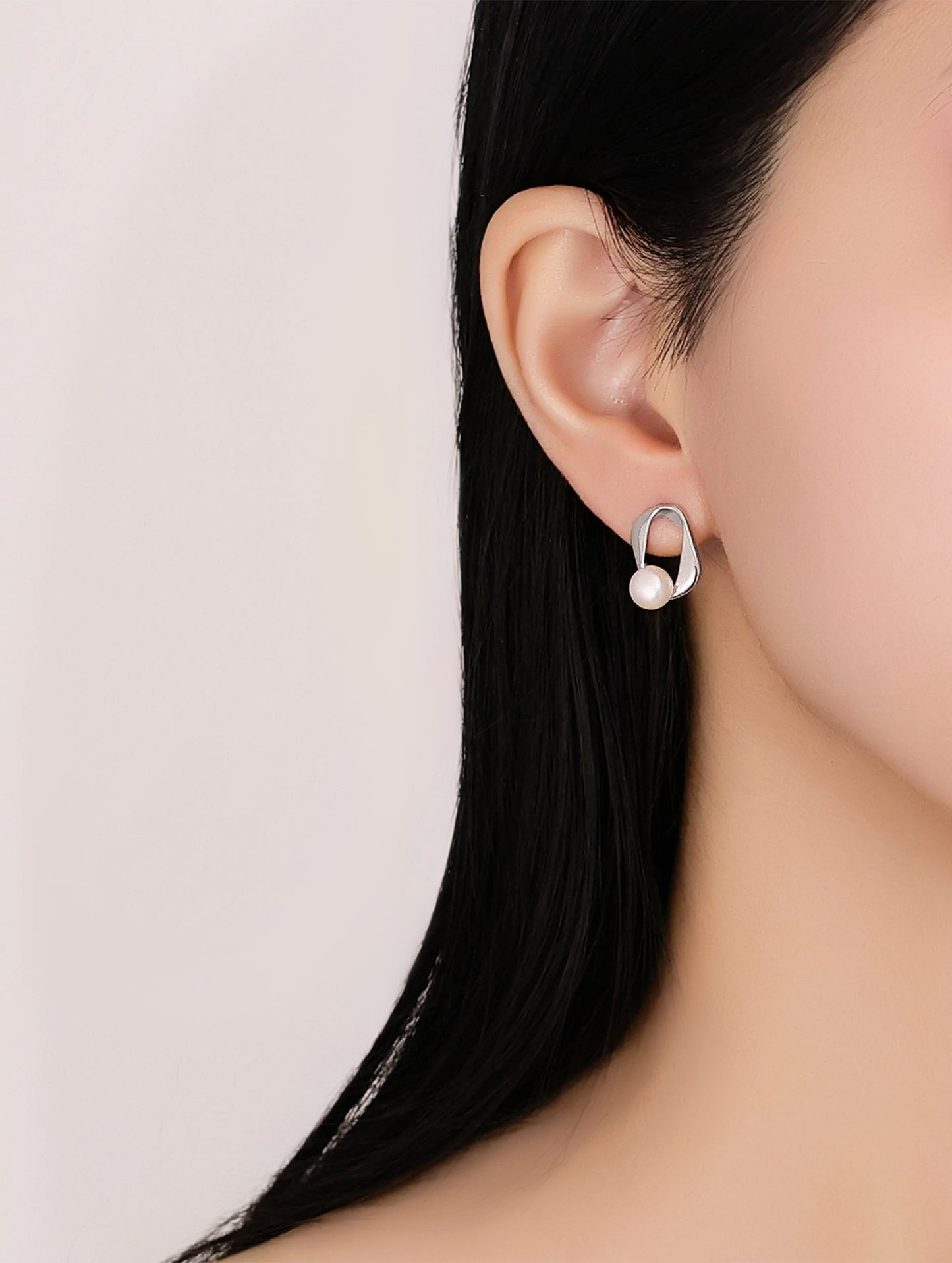 LUSTRE LOOP PEARL EARRINGS