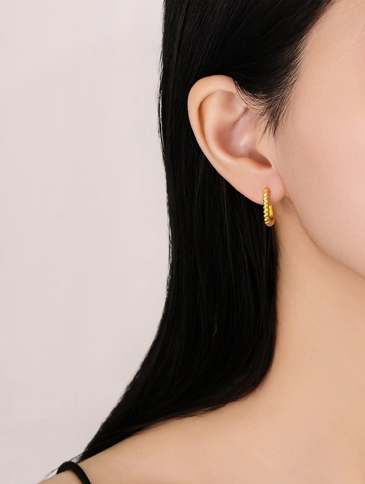 TWISTED GOLD OVAL HOOPS EARRINGS