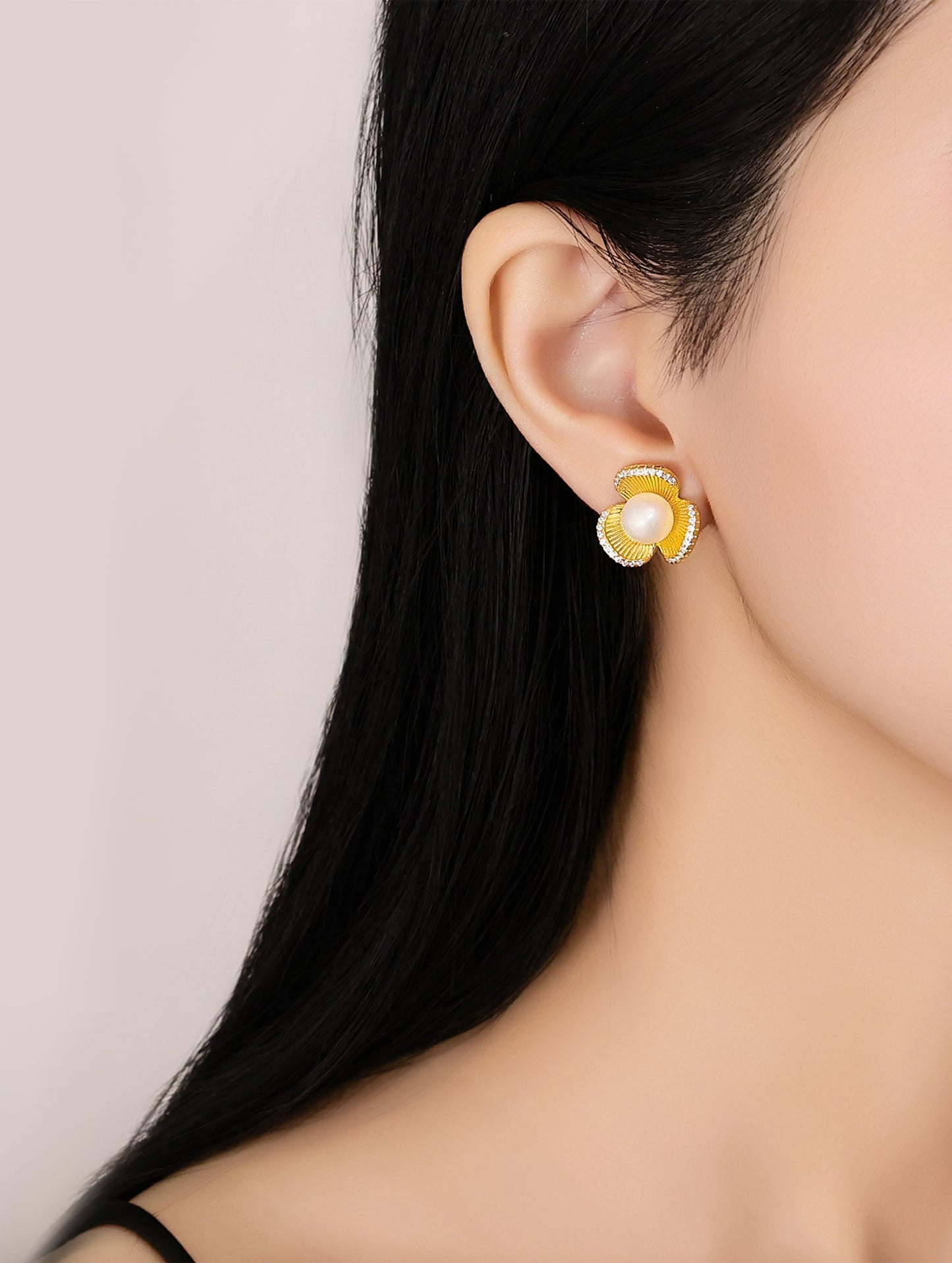 RADIANT BLOOM PEARL EARRINGS