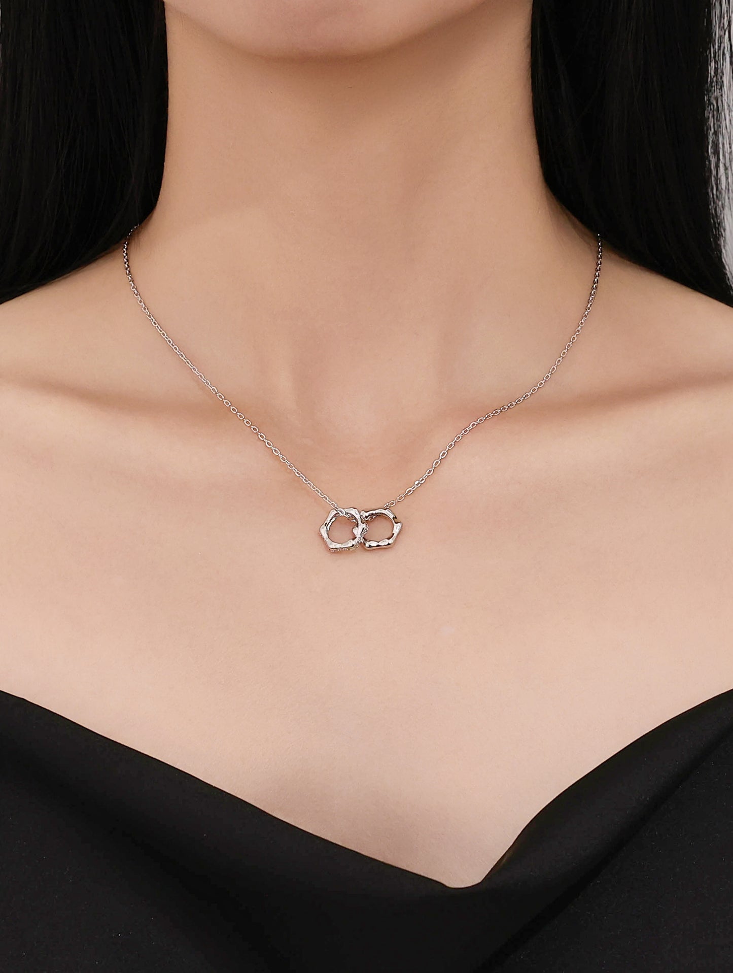 INTERLOCKED AURA CHARM CHAIN