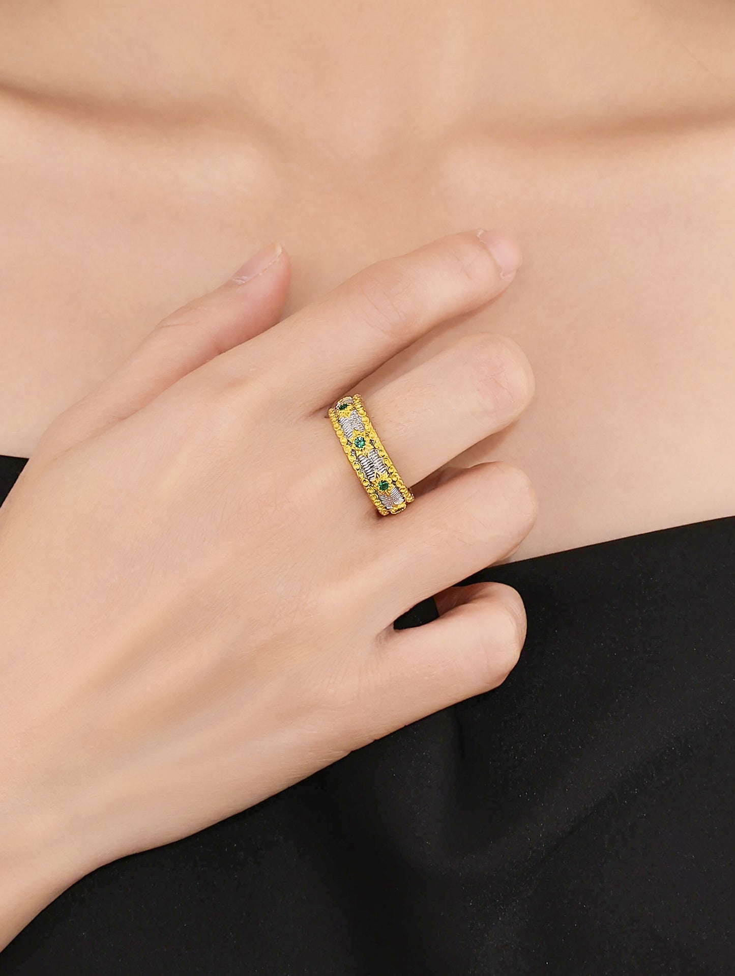 GOLDEN STARLIGHT EMERALD BAND