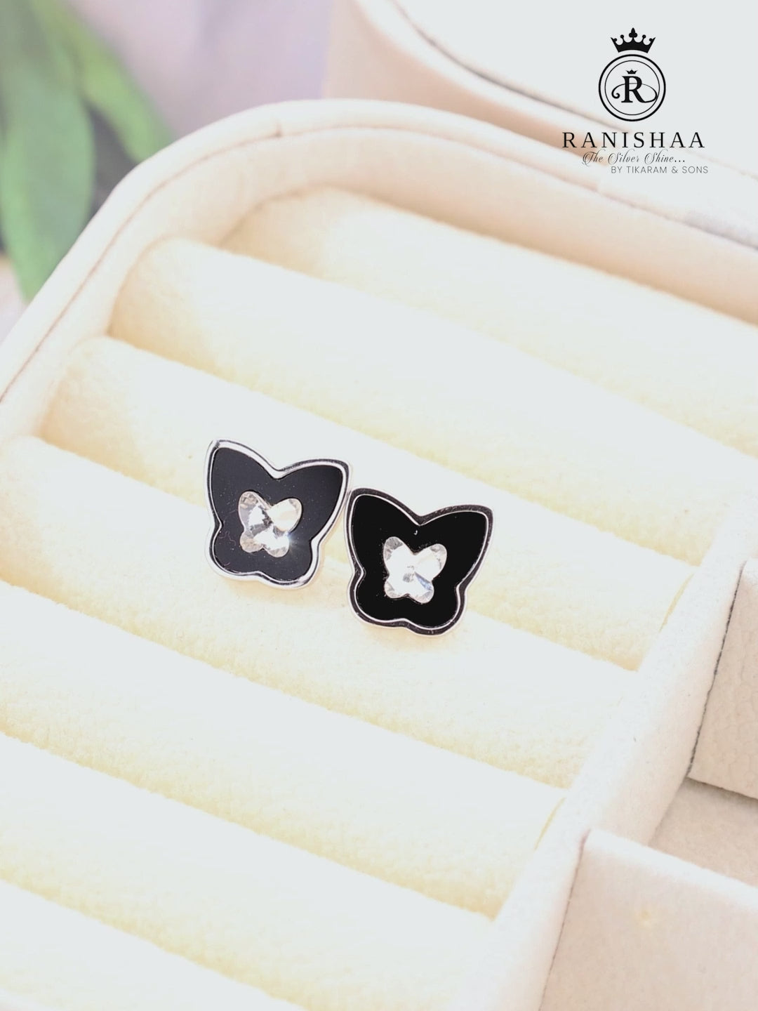 Load and play video in Gallery viewer, BLACK BLOOM STUD EARRINGS
