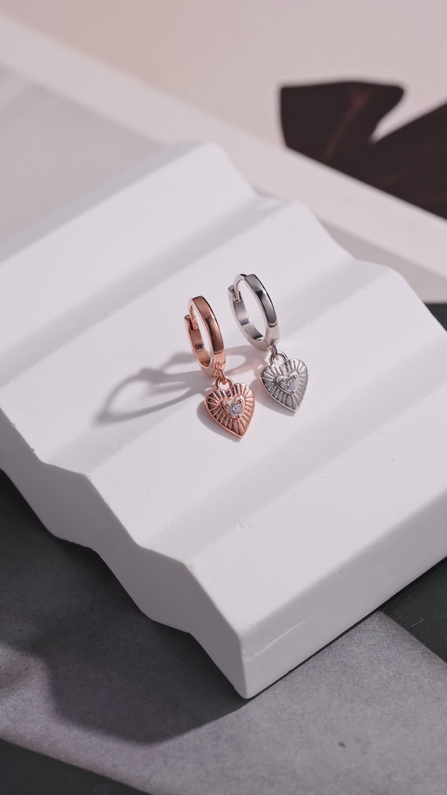 Load and play video in Gallery viewer, AAFREEN EARRINGS
