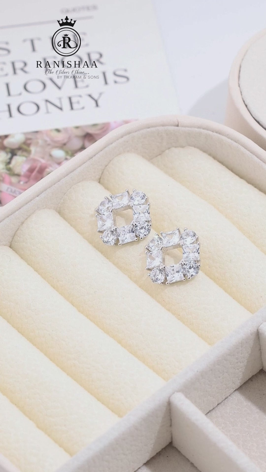 Load and play video in Gallery viewer, STARLIGHT CIRCLE STUD EARRINGS
