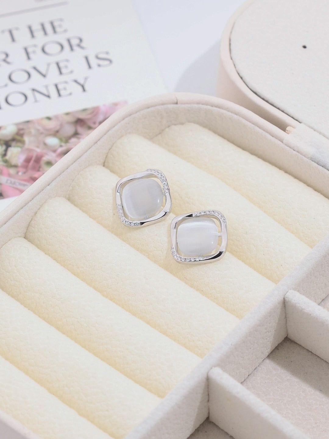 Load and play video in Gallery viewer, SILVER AURA GLOW STUD EARRINGS

