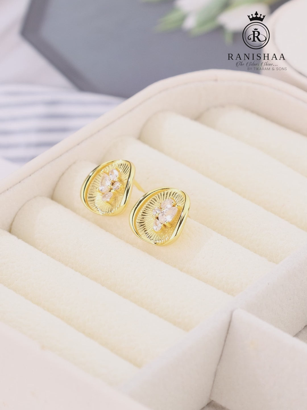 Load and play video in Gallery viewer, SUNBURST SPARKLE EARRINGS

