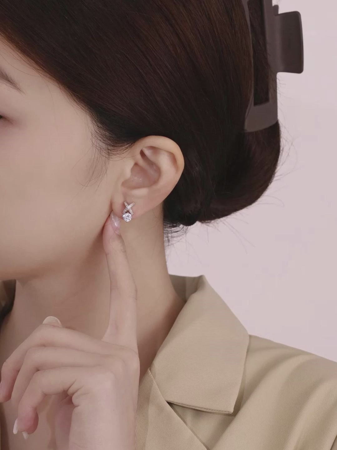 Load and play video in Gallery viewer, AAFREEN EARRINGS
