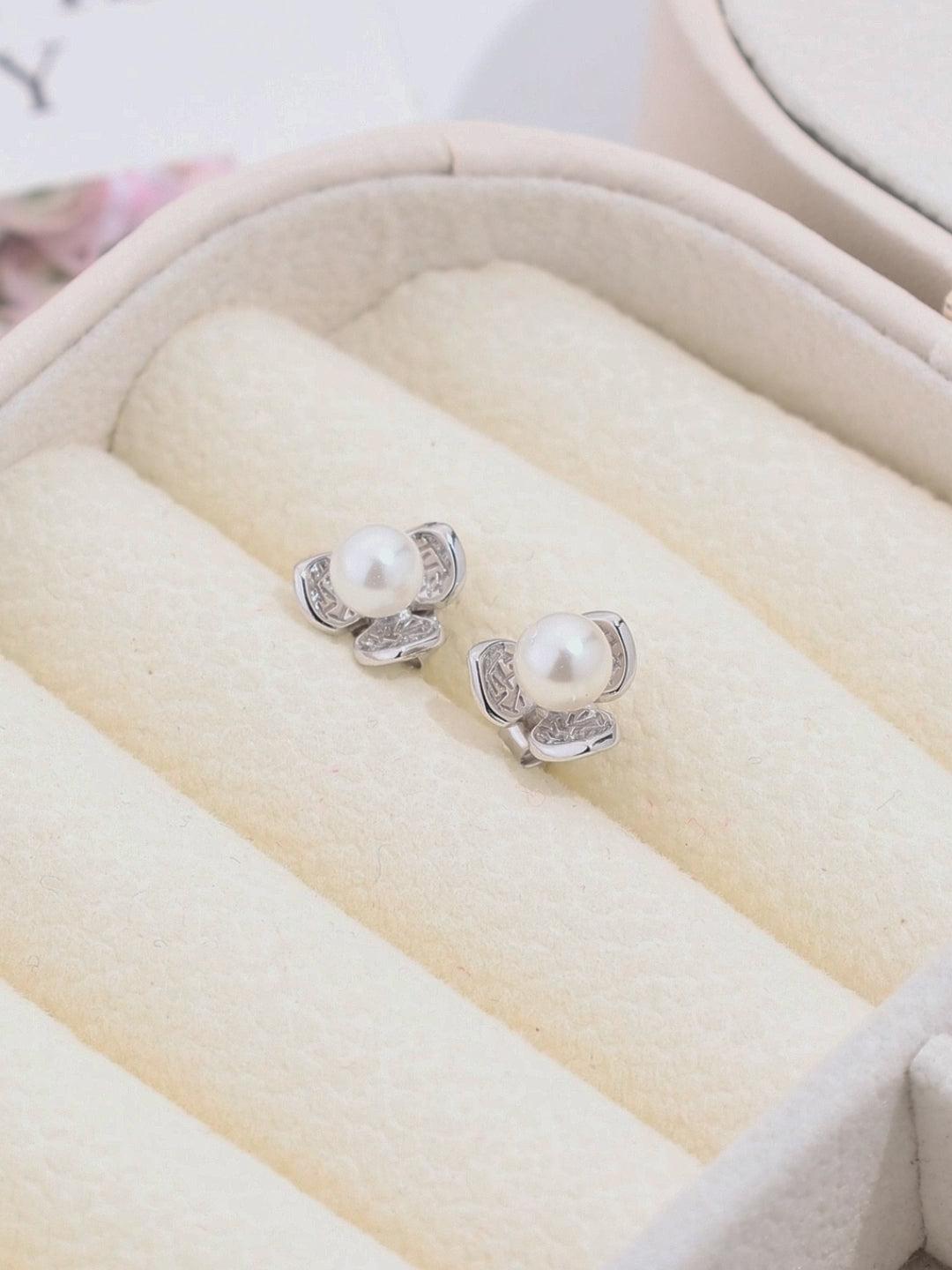 Load and play video in Gallery viewer, SILVER BLOSSOM PEARL STUD EARRINGS
