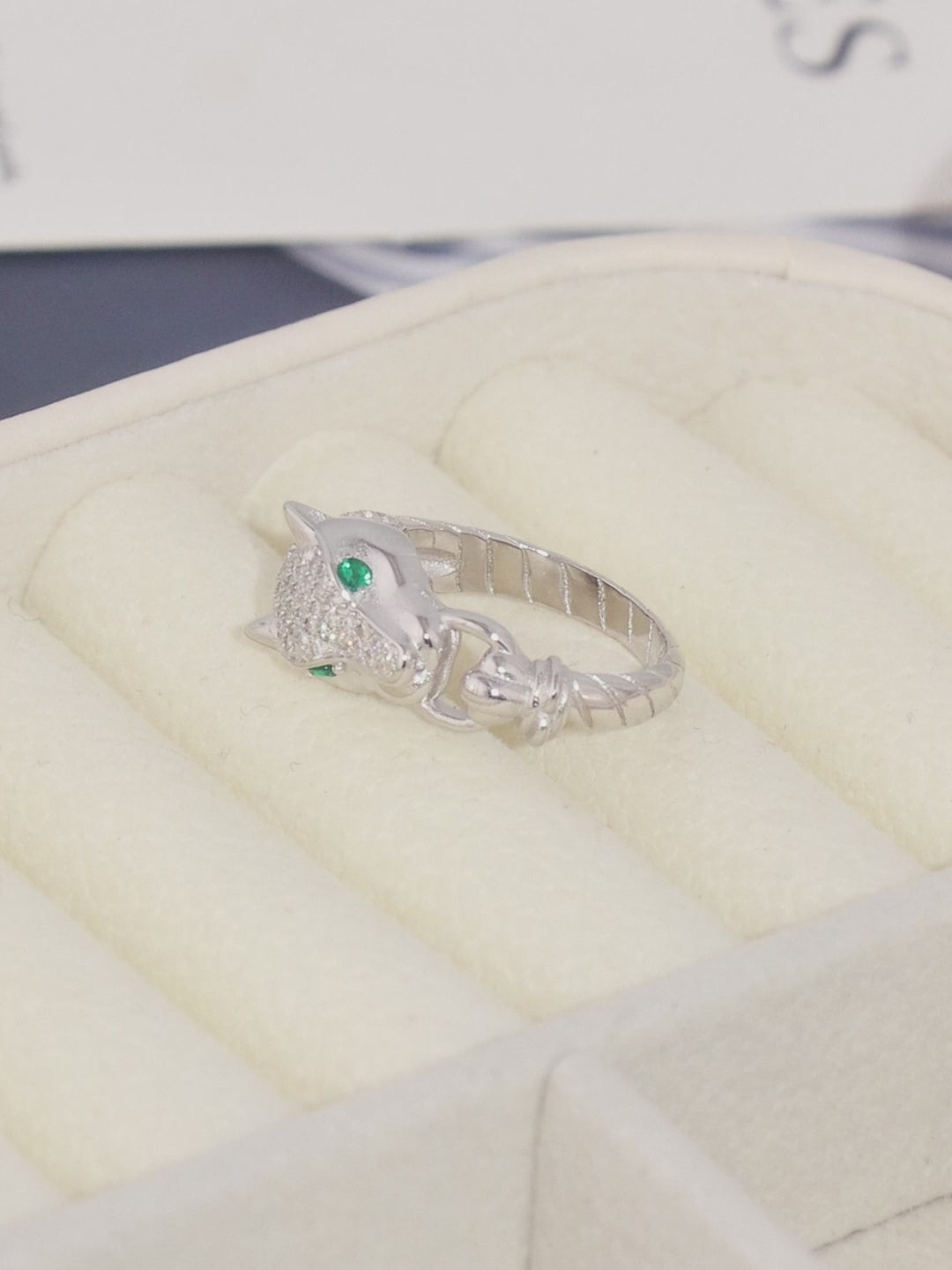 Load and play video in Gallery viewer, EMERALD EYE PANTHER RING
