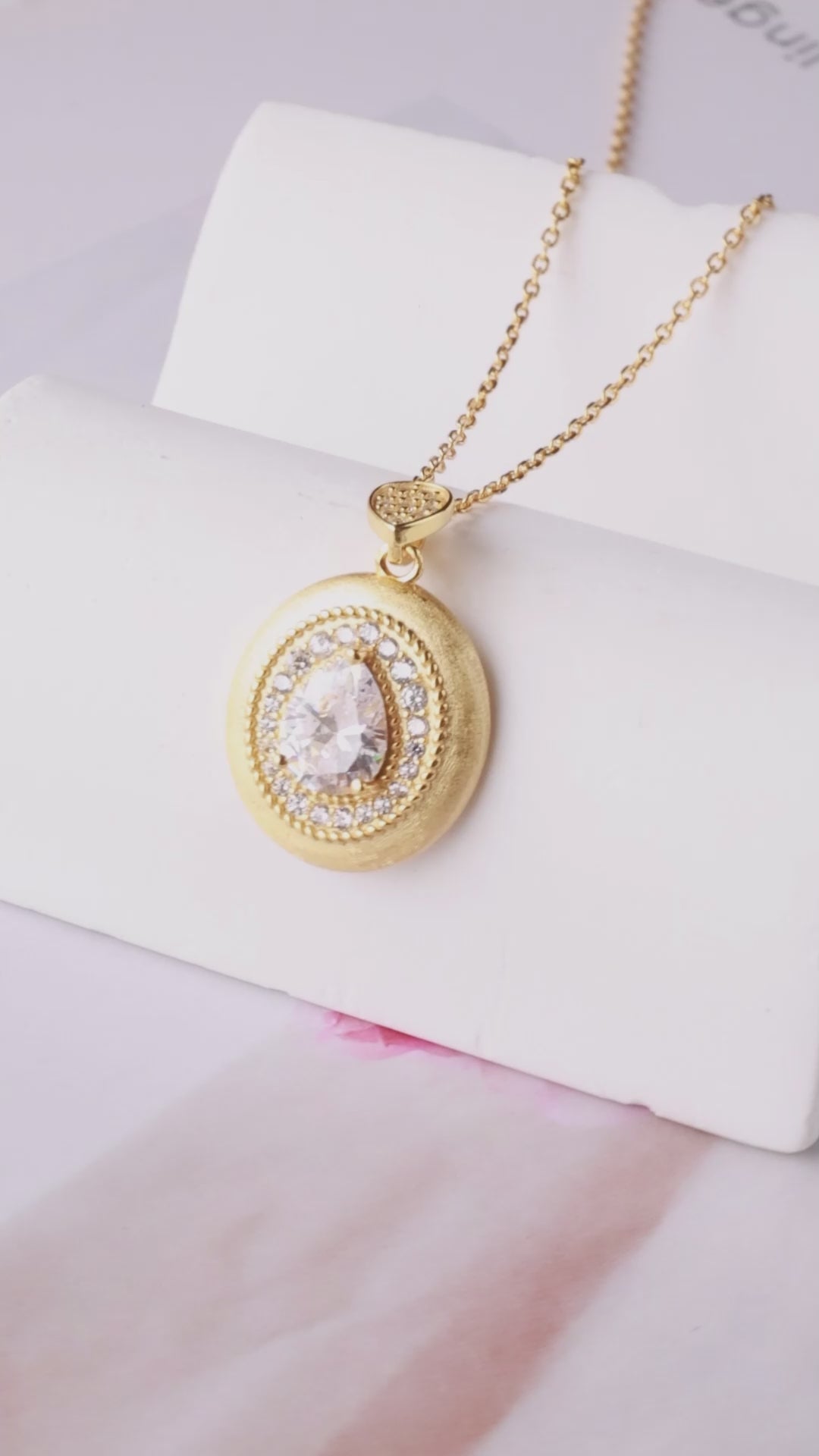 Load and play video in Gallery viewer, ROYAL PEARL DROPLET CHARM CHAIN
