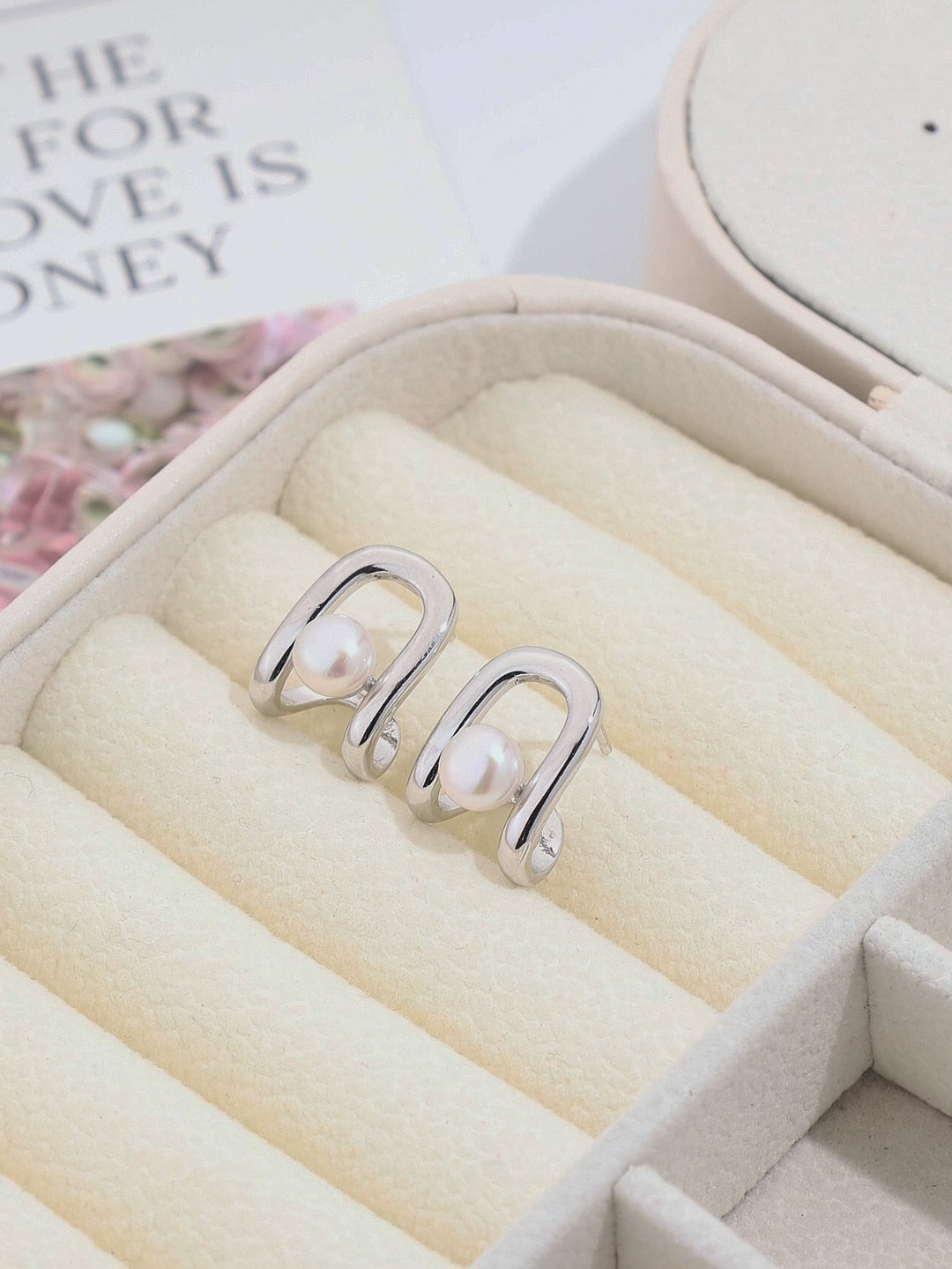 Load and play video in Gallery viewer, LUNA LOOP PEARL EARRINGS
