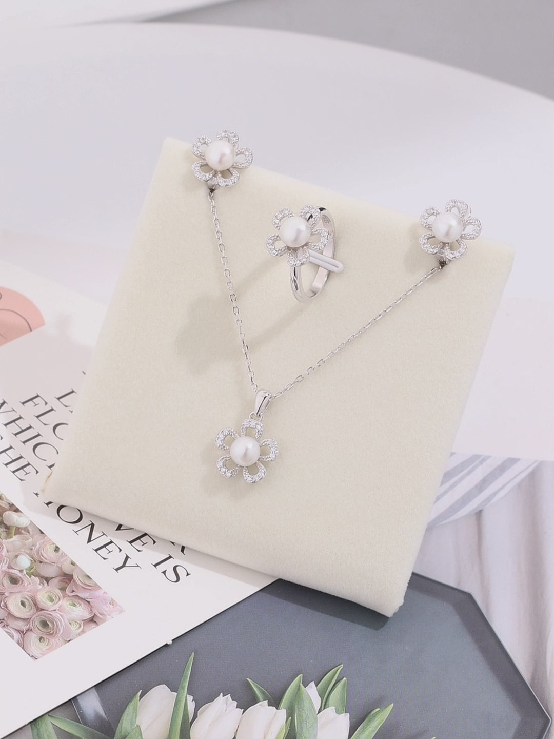 Load and play video in Gallery viewer, Flora Grace Pearl Ring
