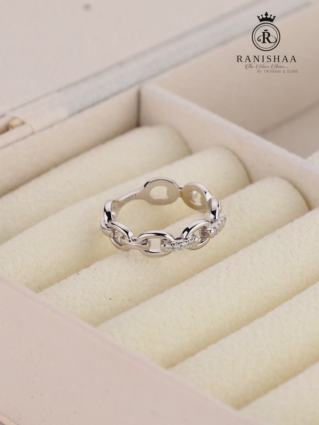 Load and play video in Gallery viewer, FOREVER KNOT AAFREEN RING
