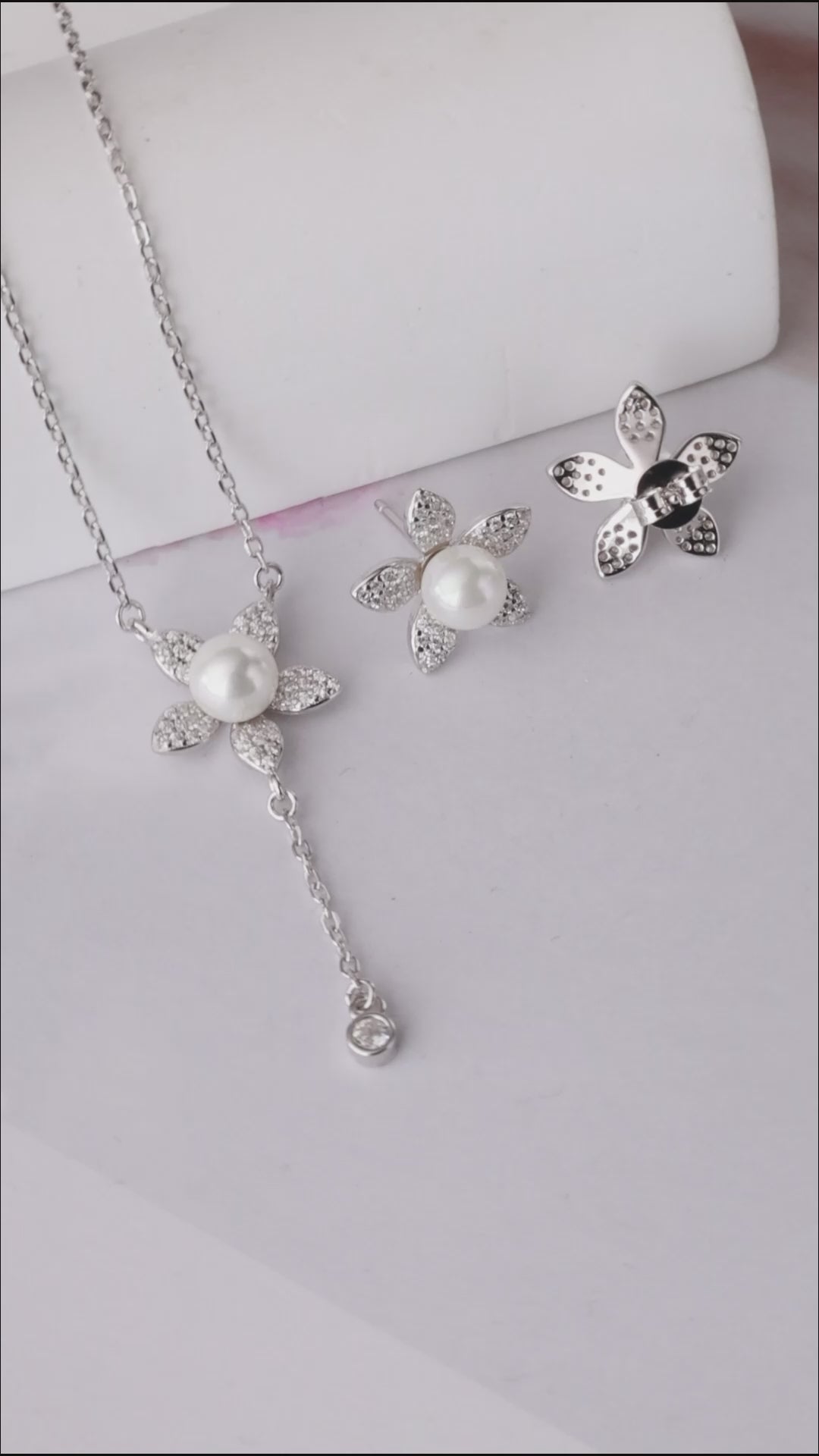 Load and play video in Gallery viewer, PEARL BLOSSOM SPARKLE PENDANT SET
