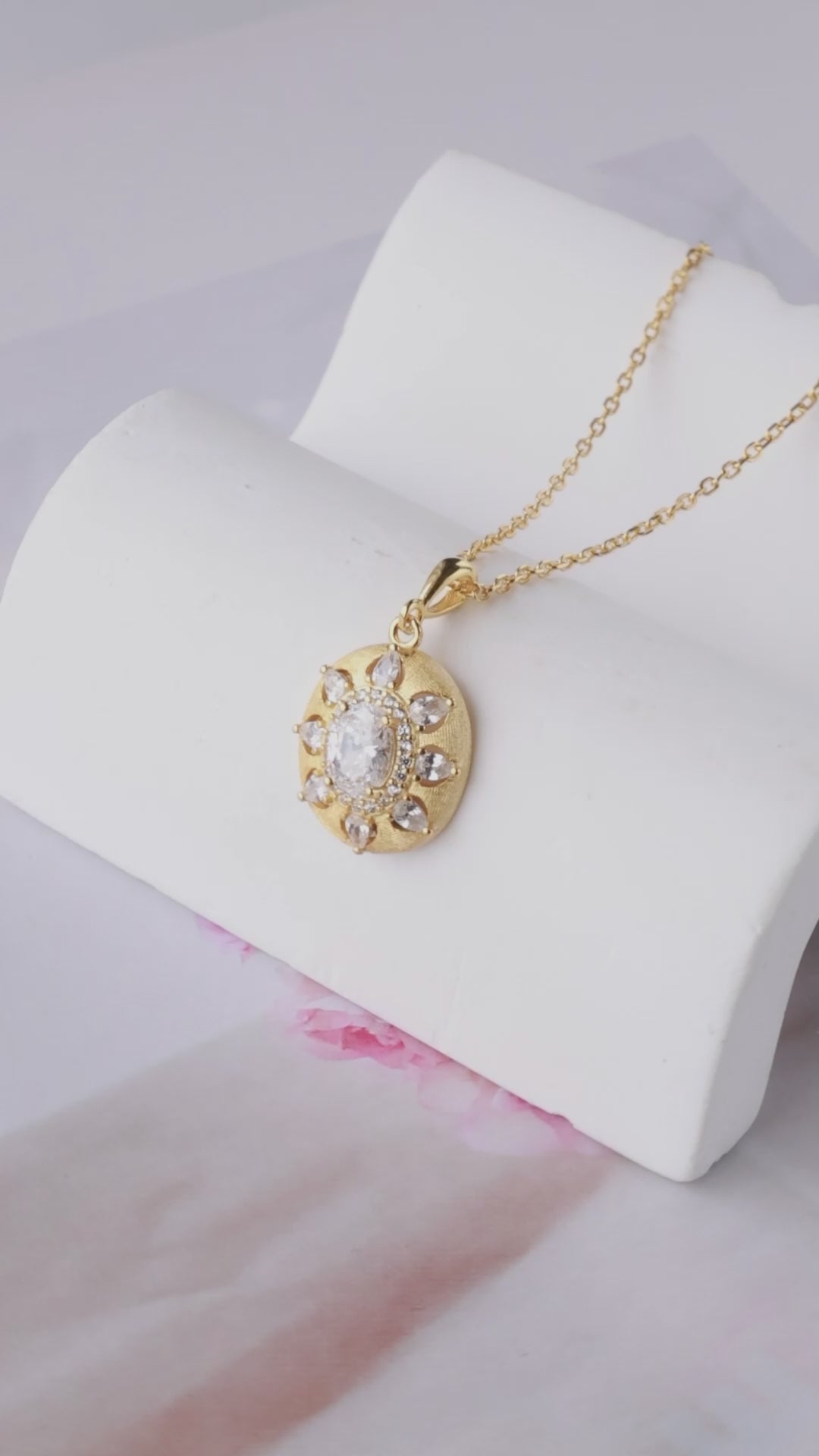 Load and play video in Gallery viewer, ROYAL SUNBURST CHARM CHAIN
