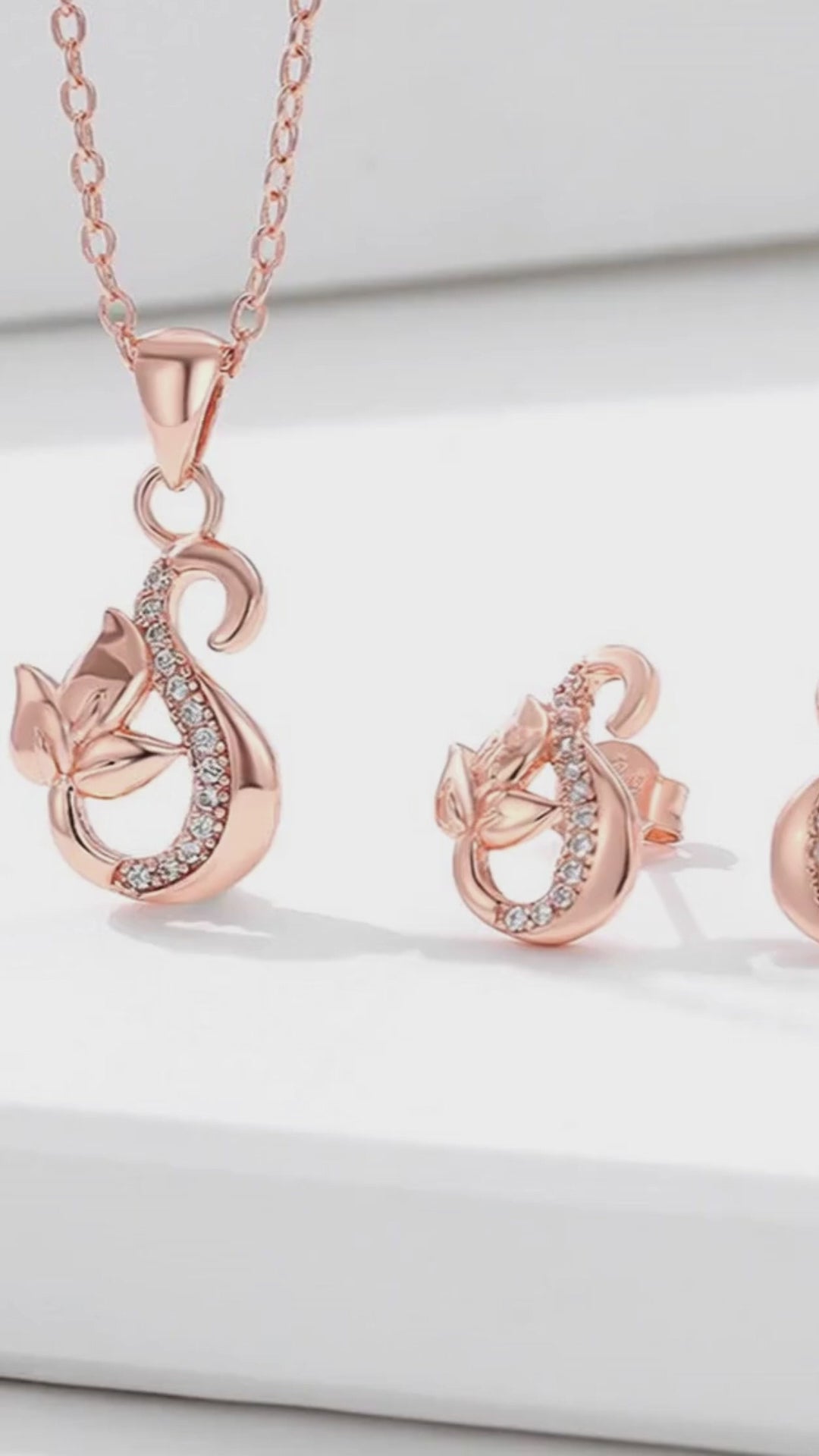 Load and play video in Gallery viewer, Petal Rose Gold Pendant Set
