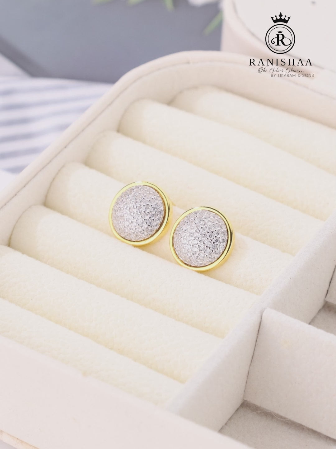 Load and play video in Gallery viewer, LUMI SPARK ROUND EARRINGS
