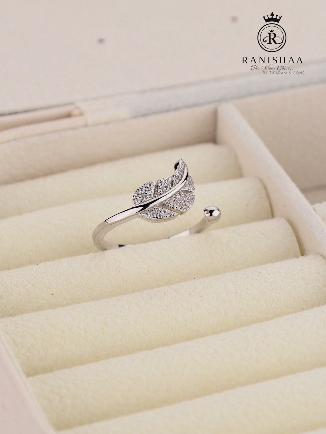 Load and play video in Gallery viewer, FEATHER GRACE AAFREEN RING
