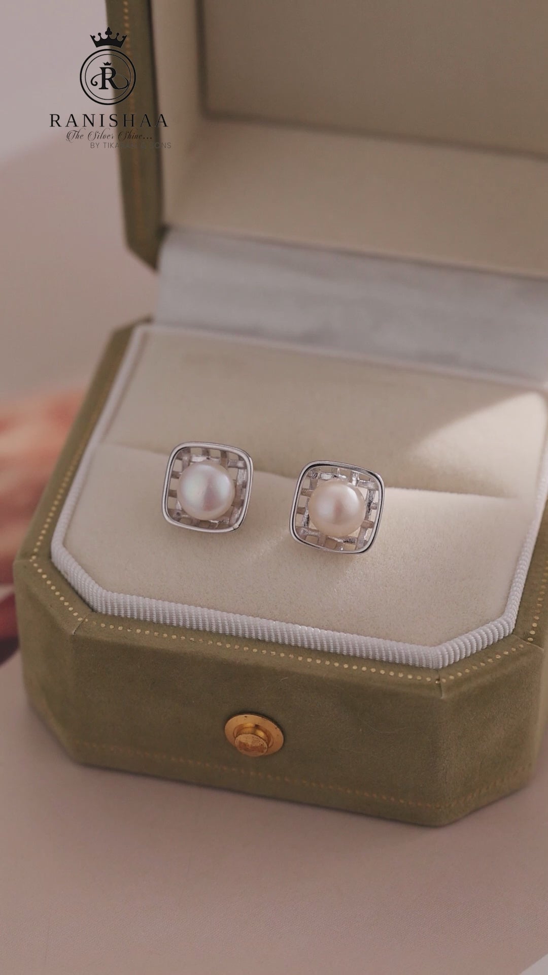 Load and play video in Gallery viewer, AAFREEN EARRINGS

