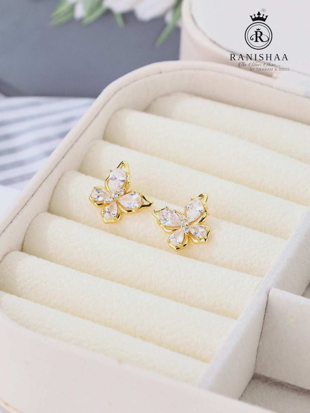 Load and play video in Gallery viewer, GOLDEN BUTTERFLY SPARK EARRINGS
