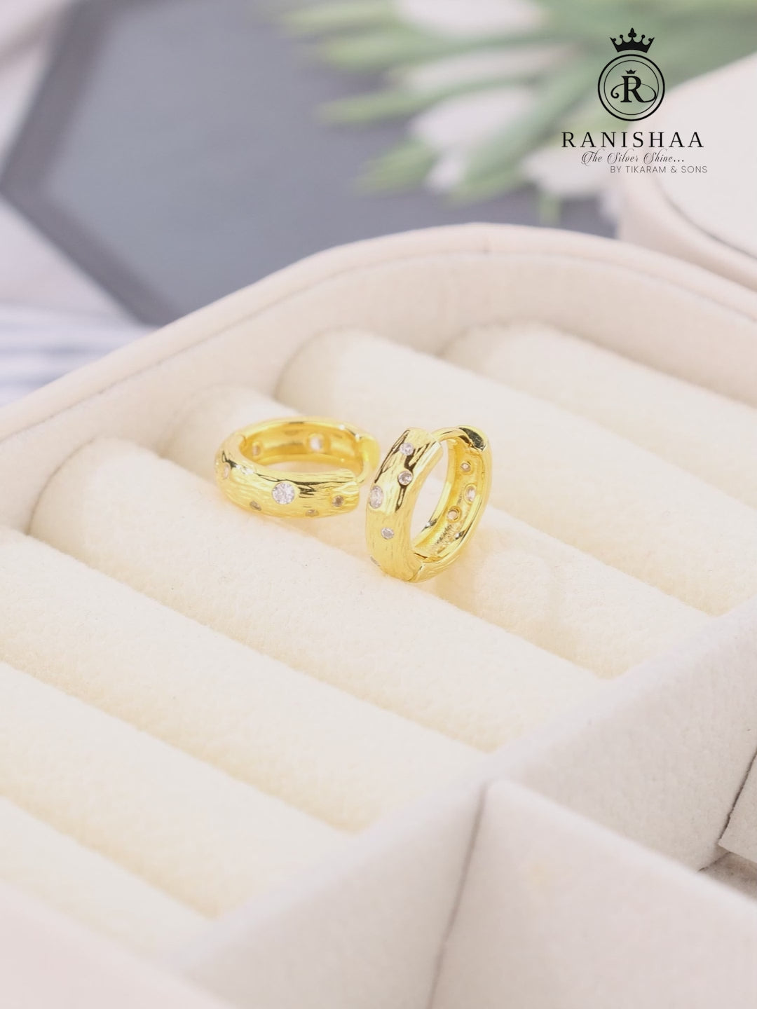 Load and play video in Gallery viewer, GOLDEN STARDUST HOOPS EARRINGS
