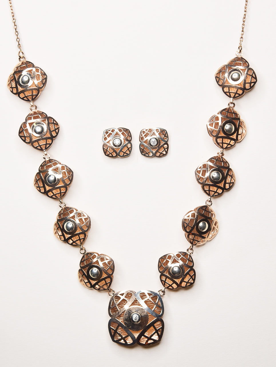 Load image into Gallery viewer, AAFREEN NECKLACE (STYLE 203)
