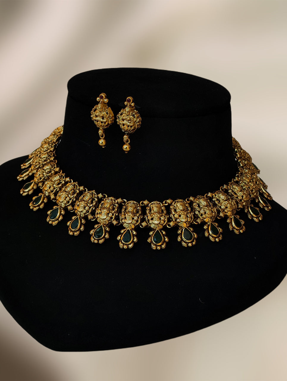 Load image into Gallery viewer, IBAADAT NECKLACE (STYLE 1395)
