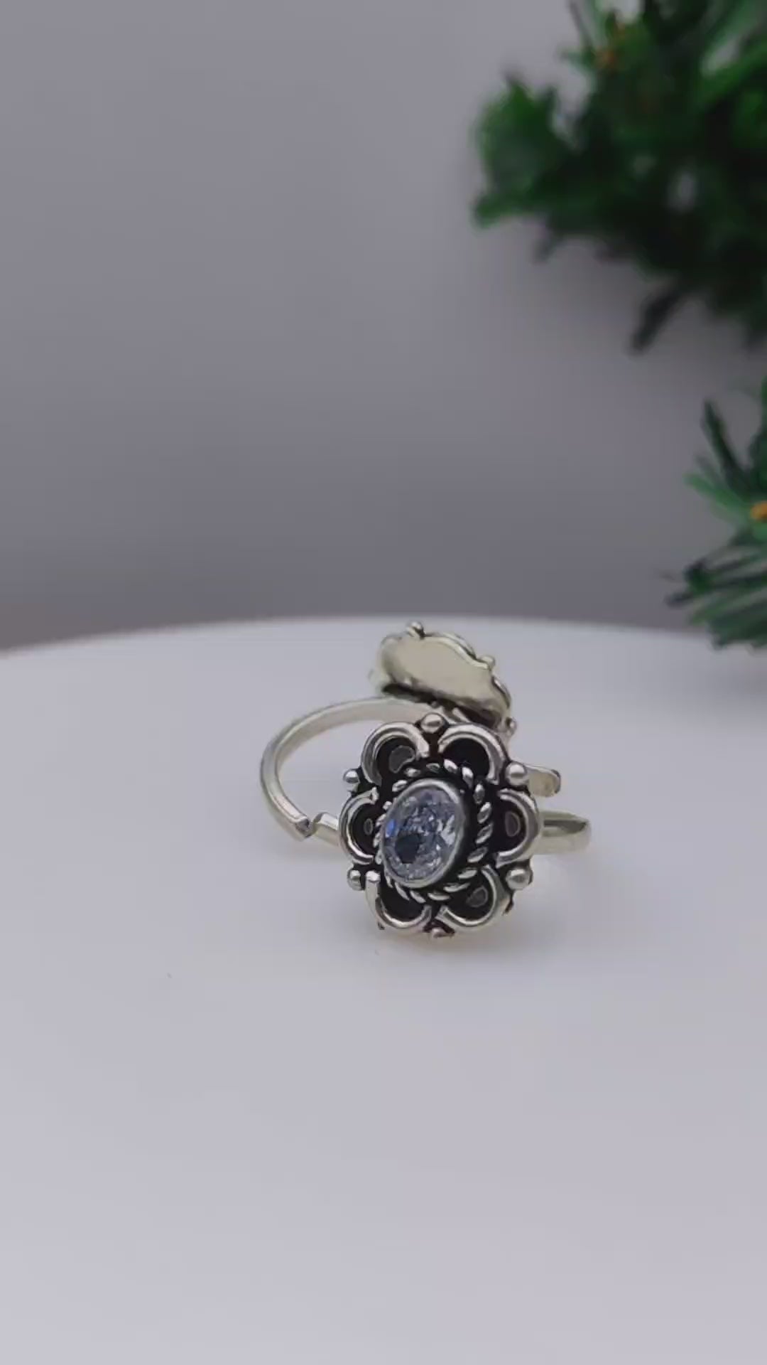 Load and play video in Gallery viewer, TOE RING (STYLE 1209)
