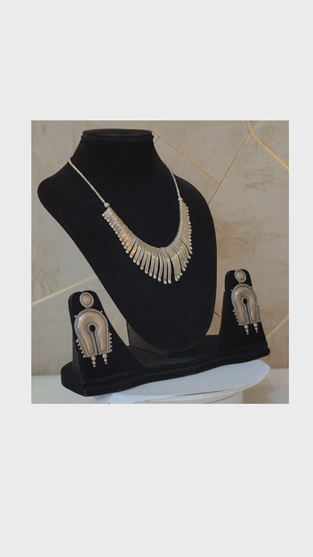 Load and play video in Gallery viewer, NOOR NECKLACE (STYLE 980)
